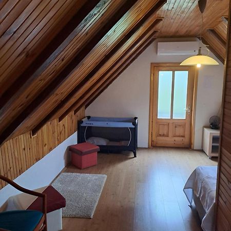 Guesthouse Andrea Poljanak Eksteriør billede
